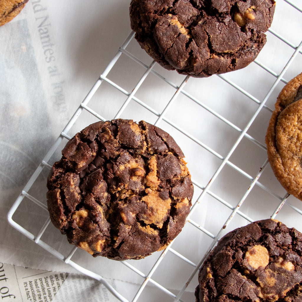 Freshly baked Dohful cookies cooling on a rack